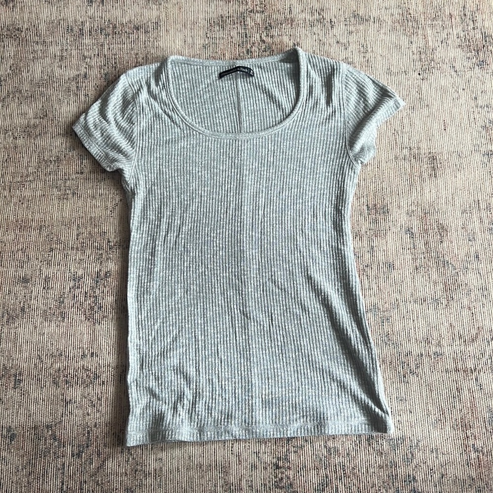 silver abercrombie & fitch t-shirt, very soft